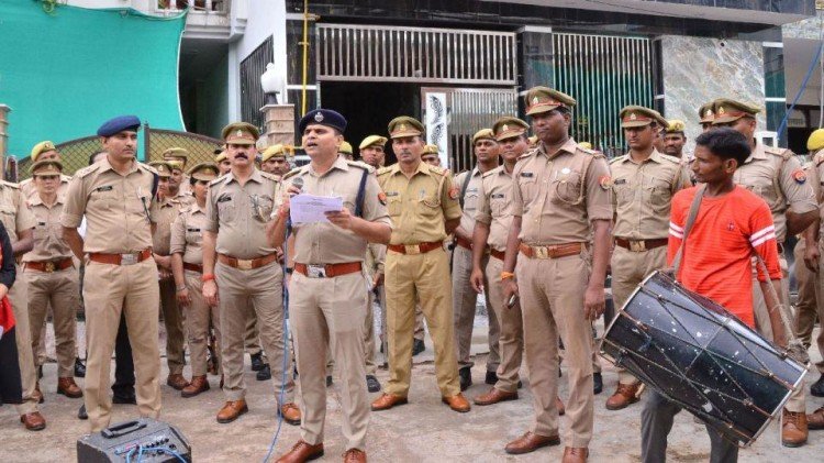 Agra News: Along with bookies, gangsters, now the land mafia will also be tightened, properties will be attached