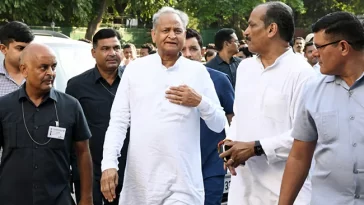 अशोक गहलोत और शशि थरूर कांग्रेस के अध्यक्ष पद की रेस में शामिल! 10 बातें