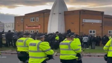 Attack on another temple in UK Now a crowd of 200 people in Birmingham raised slogans of Allahu Akbar