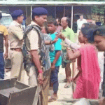 Bihar |  After the death of the liquor smuggler, villagers attacked the police station, 7 policemen were injured.  Navabharat