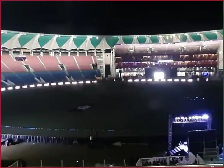 'Blur on the claims of UP government', SP said when the lights of Ekana stadium went off during the live match