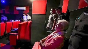 Cinema halls open in Pulwama-Shopian, Lieutenant Governor said - theaters will soon be available in every district