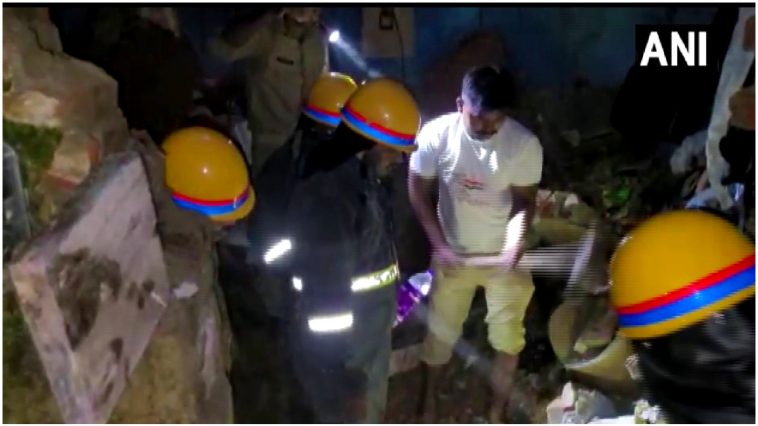 Deoria Collapses |  Traumatic accident in Deoria, UP, two-storey building collapses, so many people including a 2-year-old girl died.  Navabharat