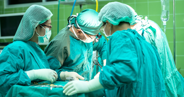 Doctor's god!  16 Varsanchya Mulichya Hridayat three holes, does not do the operation Milam gives life