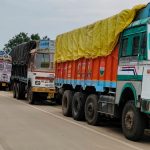 Gondia News |  Line of trucks on Goregaon-Kohmara National Highway, problem in emptying goods in APMC Godown.  Navabharat
