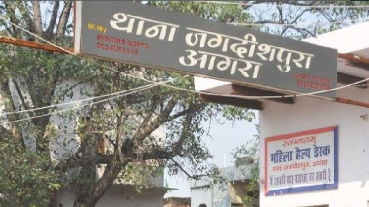 I am not a child thief: 85-year-old woman reached the police station, told the police - had gone to another school by mistake