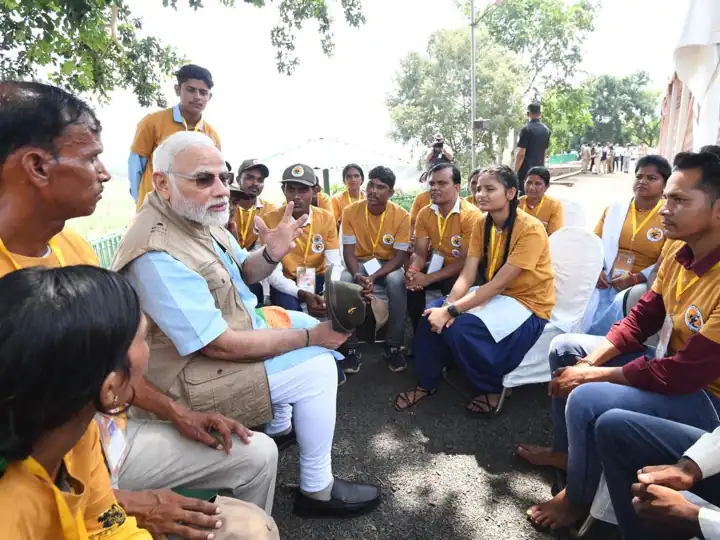 If someone comes with my name, don't let him also enter ', PM Modi told cheetah friends