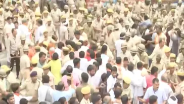 लम्पी बीमारी : राजस्थान में 50,000 से अधिक मवेशियों की मौत पर जयपुर में भाजपा का विरोध-प्रदर्शन