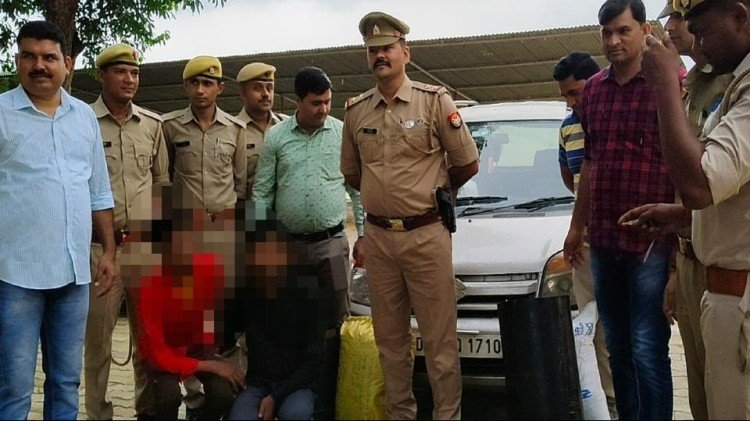 Mainpuri: Ganja smuggled by hiding in CNG cylinder, police arrested two smugglers