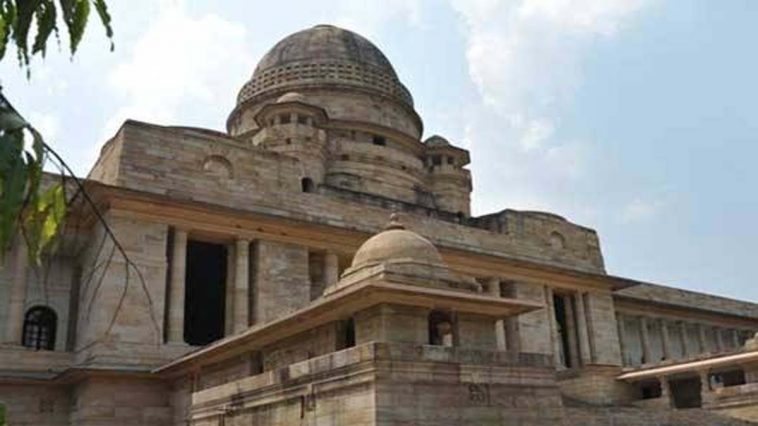 Ministry of Revenue |  Against the order of the minister in the Pranyas High Court, the court issued notice to the Ministry of Revenue and others.  Navabharat