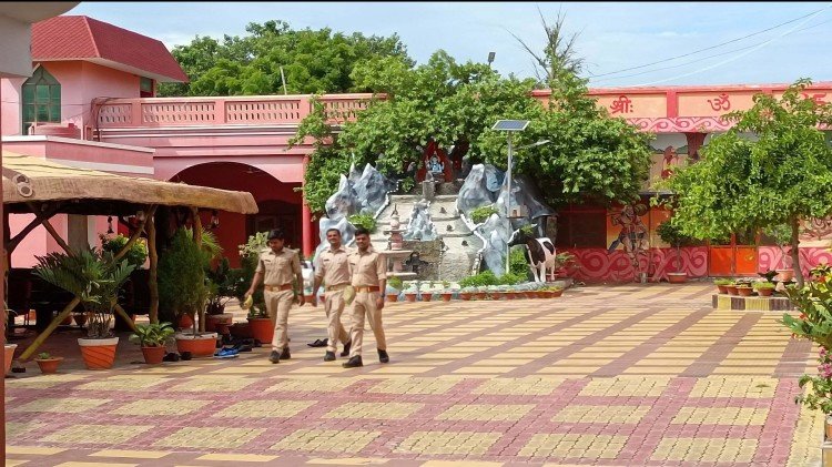 Narendra Giri Case: Three crore cash, jewelery and such things found from the Mahant's room left the eyes of the CBI torn.