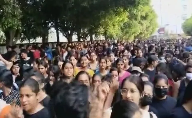 "Only one girl's video has been leaked", Chandigarh University issued a statement amid protests, 10 things