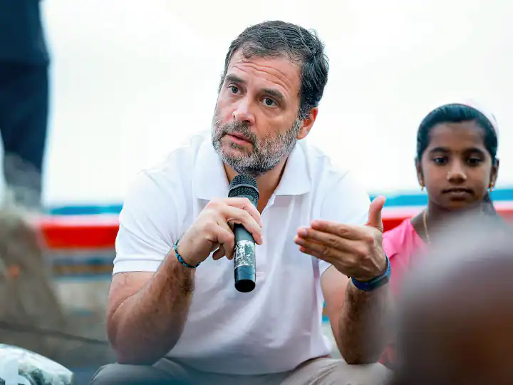 Rahul Gandhi was seen driving the boat, you also see the speed of the rudder