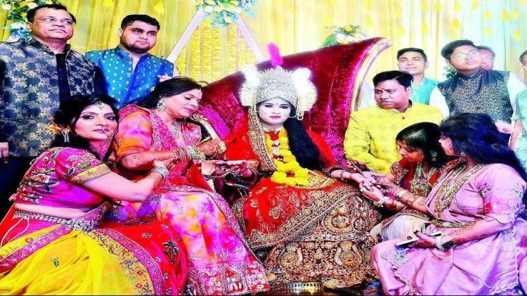 Ram Barat in Agra: Mehndi made on the hands of Mother Janaki, today Shri Ram will be the groom, Janakpuri desperate to welcome