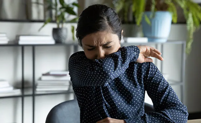 Remedies For Cough: कफ की समस्या से हैं परेशान तो अपनाएं ये आसान घरेलू उपाय
