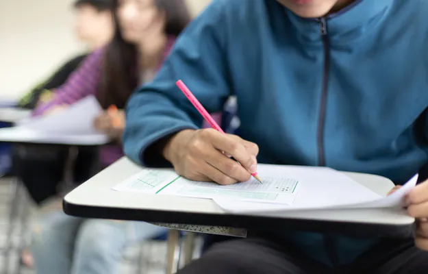 SSC CGL 2022: एसएससी सीजीएल नोटिफिकेशन जारी, एग्जाम पैटर्न, मार्किंग स्कीम और अन्य डिटेल देखें