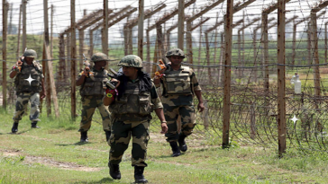 Seemevar Ekach Khadyat Sapdali 8 Granddaughter, Ughdtach BSF Jawan Hadarle