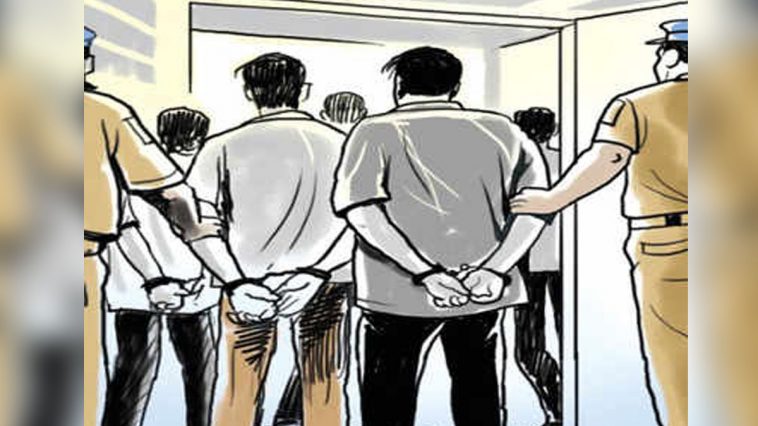 UP Gang |  UP gang caught in police trap, used to blow cash from ATM  Navabharat