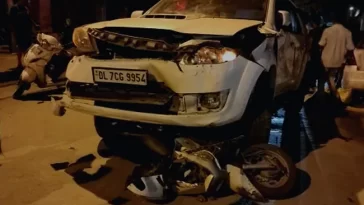 VIDEO: दिल्ली में फॉर्च्यूनर ने कई वाहनों को मारी टक्कर, आदमी को 100 मीटर तक घसीटा