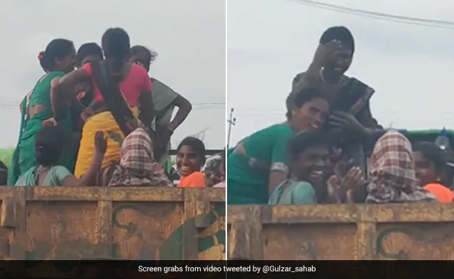 ट्रैक्टर पर डांस करते हुए जा रही थीं महिलाएं, अचानक कैमरे पर पड़ी नज़र, किया कुछ ऐसा, लोग बोले- दीदी शरमा गई का...
