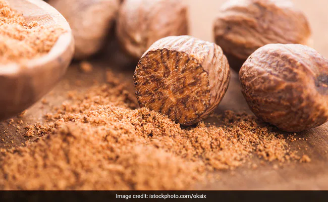 पता भी नहीं चलेगा कब आई नींद, बिस्तर पर जाने से पहले करें इन 5 चीजों का सेवन